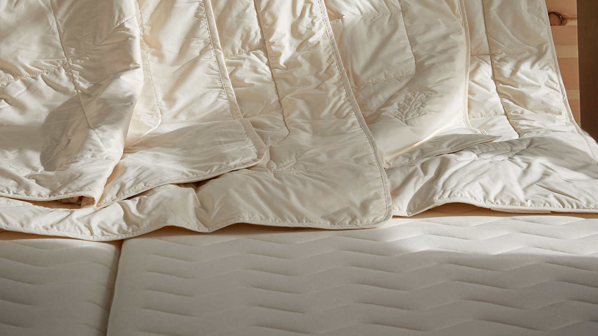 Ökologische Schlafdecken auf Naturmatratzen