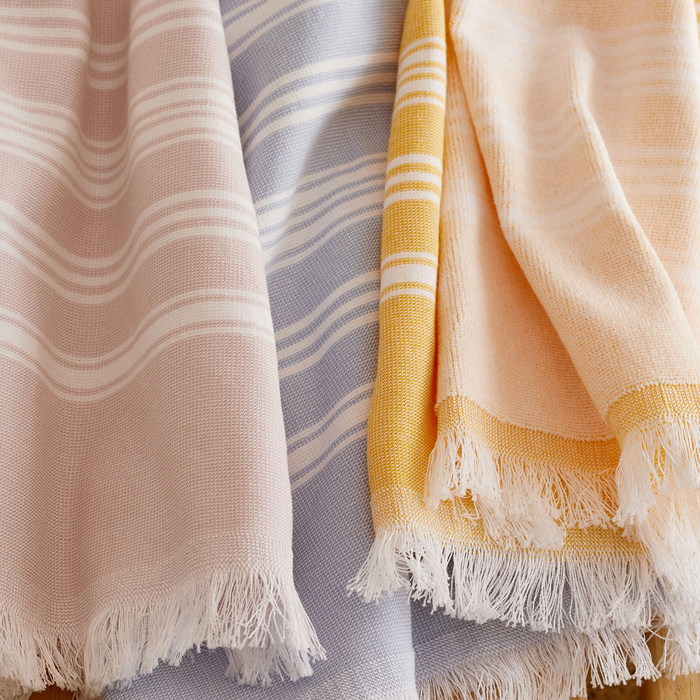 Drei Saunatücher mit Fransen