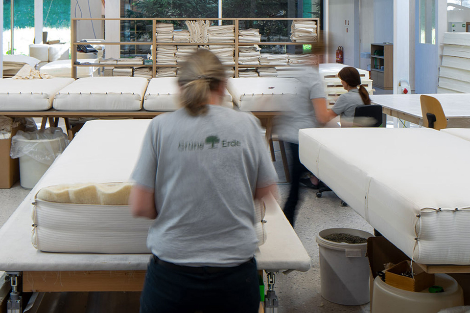 Matratzenfertigung in der Grüne Erde Welt
