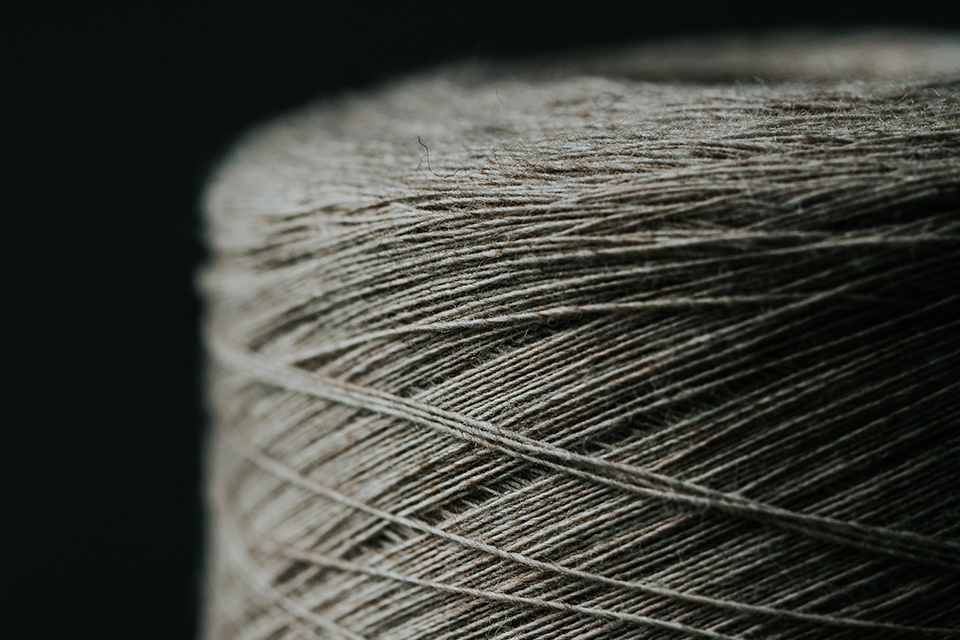 Garn aus Hanffasern auf einer Rolle