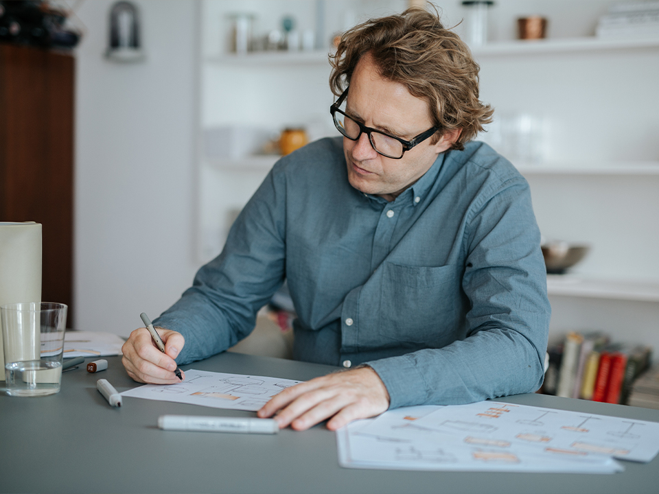 Designer Johannes Scherr designt Tonda Regal