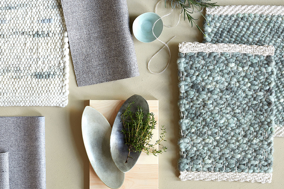 unterschiedliche Stoffe und Materialien in Blautönen