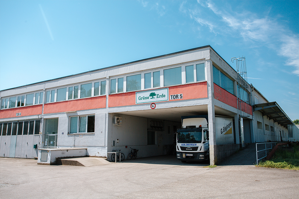 Außenaufnahme des Grüne Erde Lagers in Neumarkt