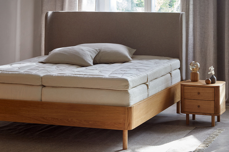 Bett Tonda mit Polsterbetthaupt und Schlafsystem Dreiklang