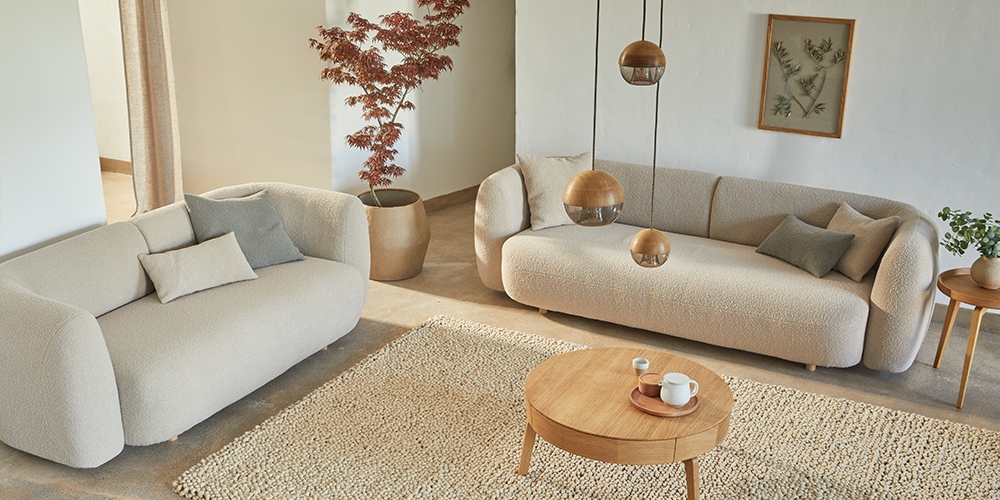 Wohnzimmer mit größen vom Sofa Veluna
