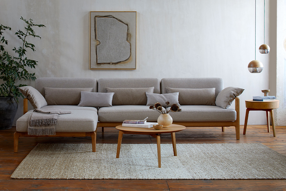 Sofa Linera in einer Stimmungsvollen Wonhzimmerszene