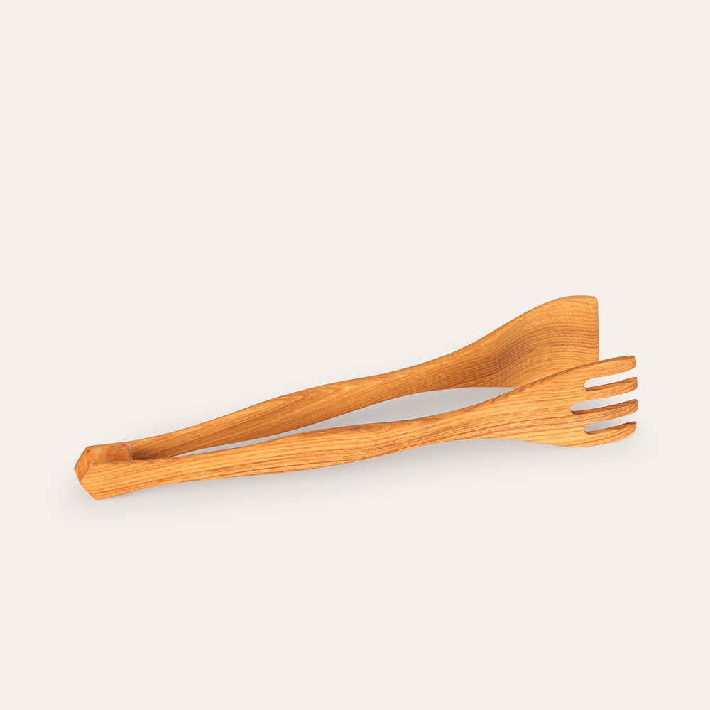 Holz Mehrzweckzange auf weißem Hintergrund