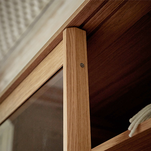 Detailaufnahme einer Schiebetür aus Glas