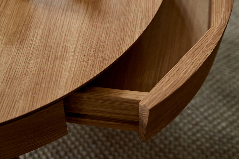 Detailansicht Lade vom Beistelltisch inEiche