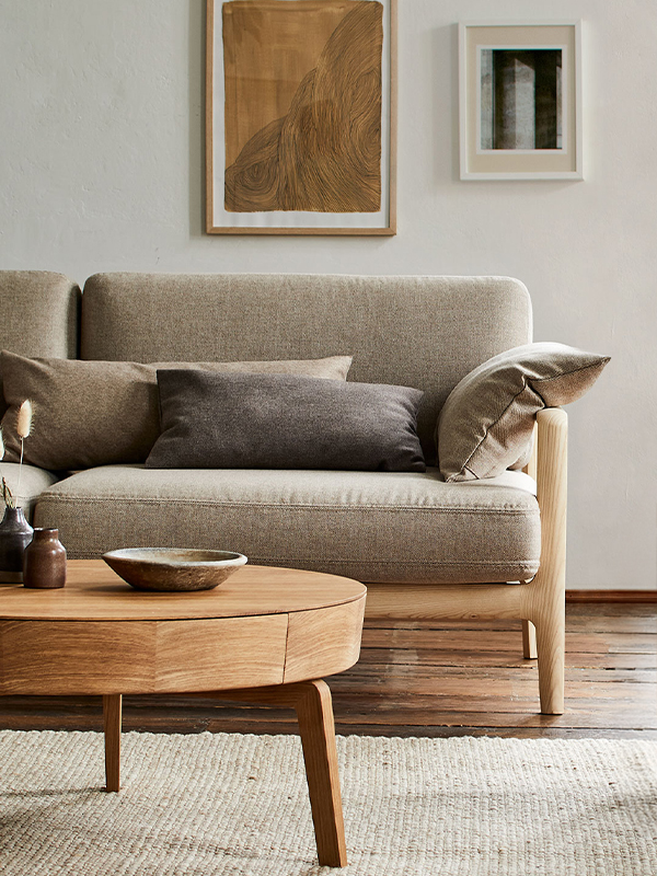 Ausschnitt vom Sofa Linera und Beeistelltisch