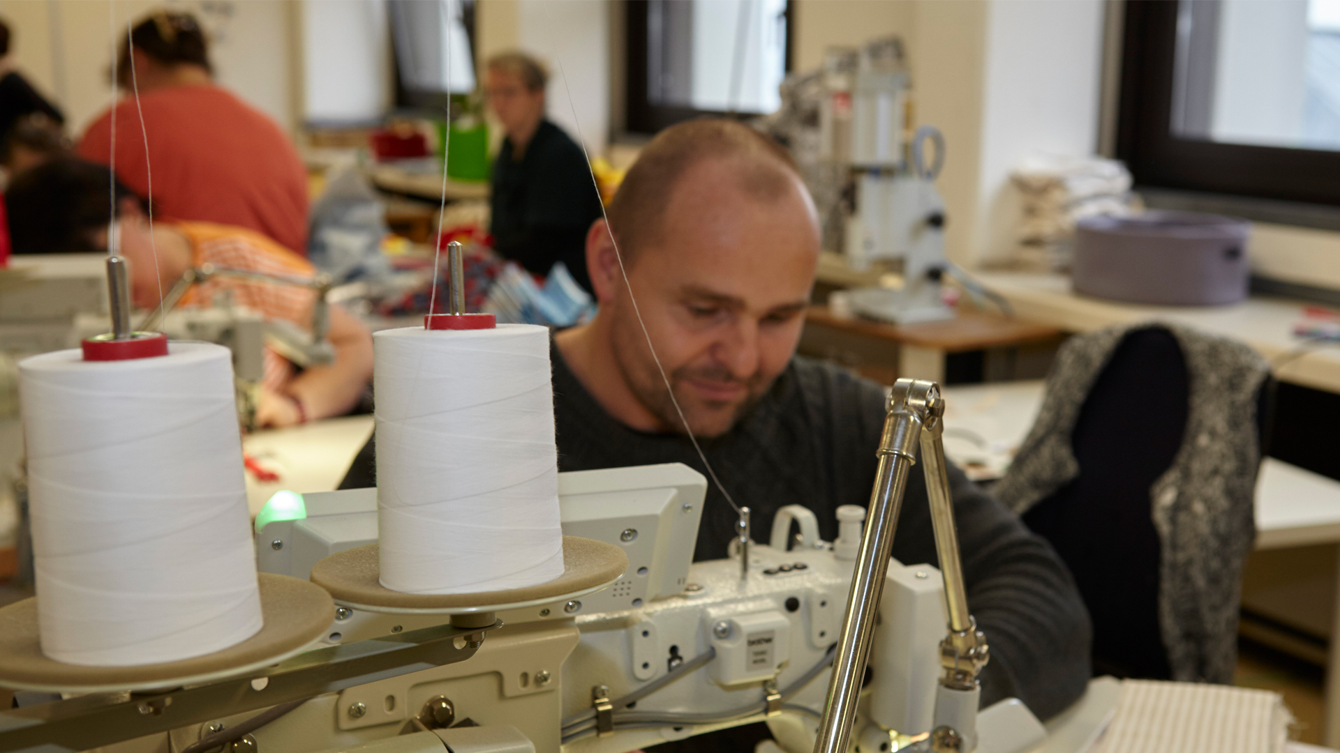 Mitarbeiter von Smartwork bei der Arbeit