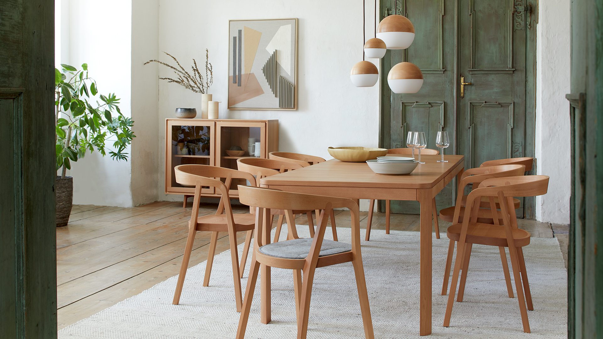 Esstisch mit Stühlen aus Buche im Esszimmer