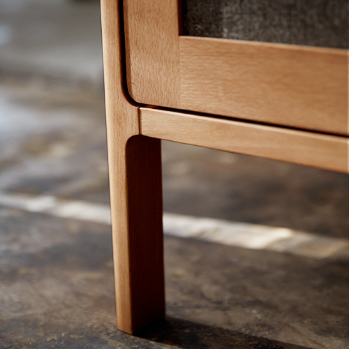 Detailaufnahme von einem Kleiderschrankfuß