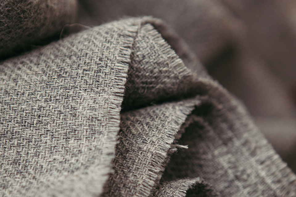 Detailbild von dunkelgrauen Stoff