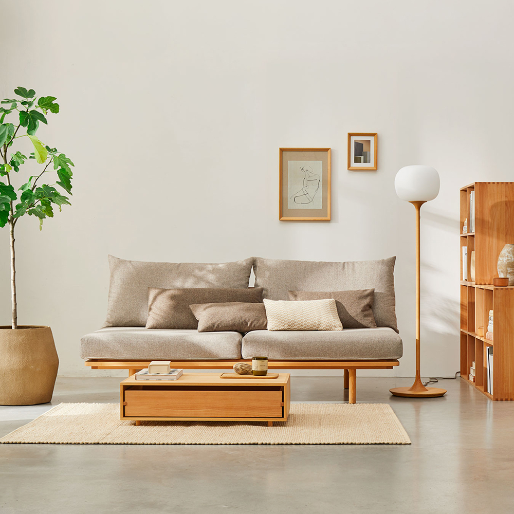 Graues Polstersofa im Wohnzimmer