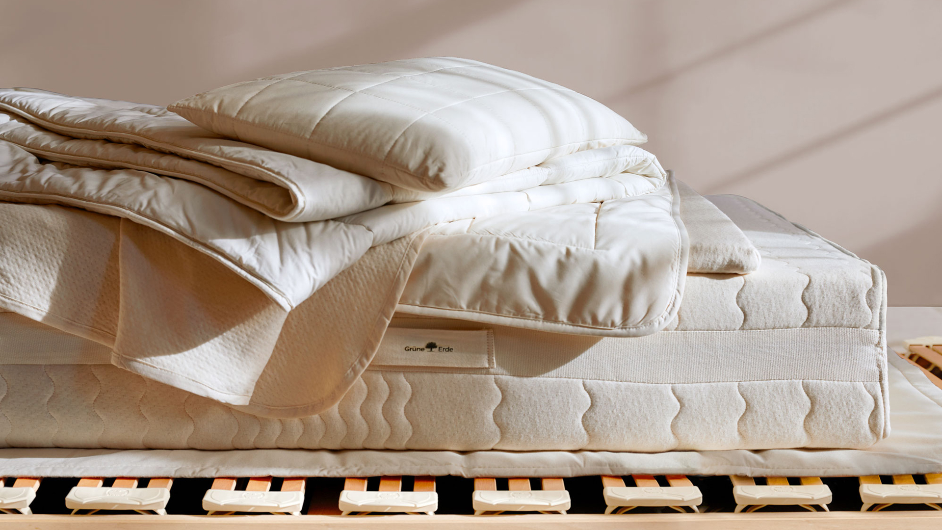 Hochwertige Schlafprodukte auf Naturmatratze und Lattenrost