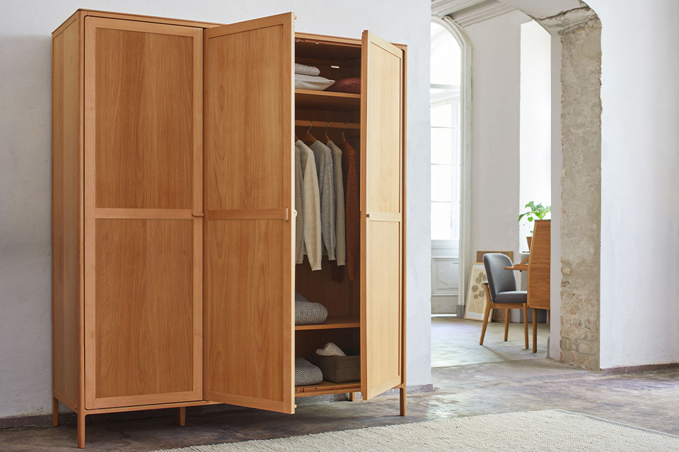 Kleiderschrank Tenso dreitürig aus Buche