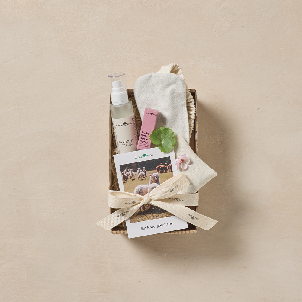 Geschenkbox Schlafgut auf beigem Hintergrund