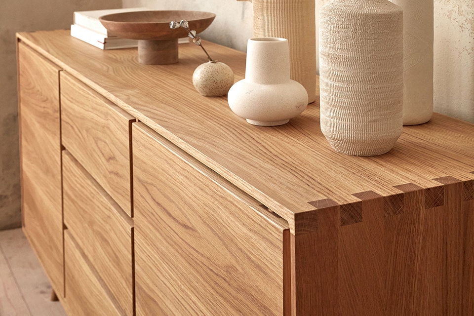 Detailansicht Sideboard mit Dekoration