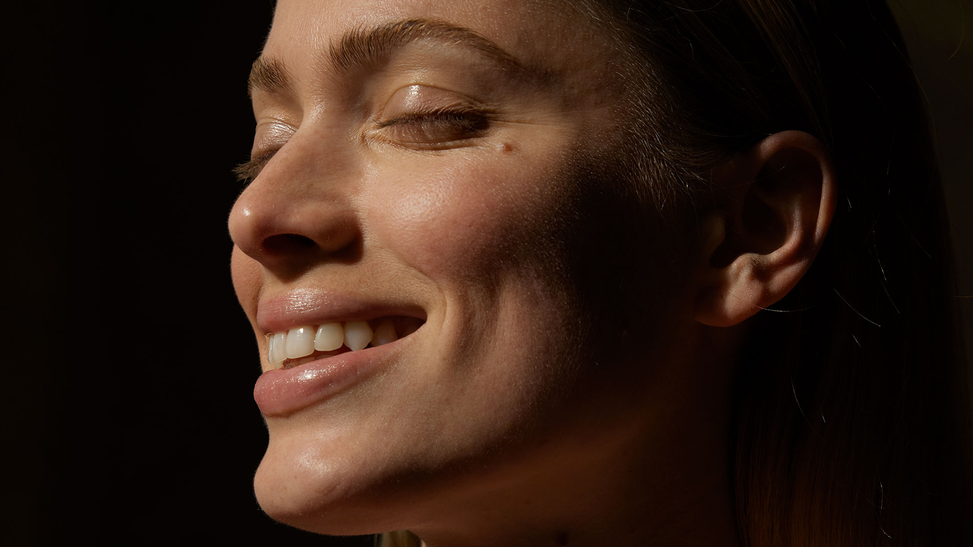 Nahaufnahme einer lächelnden Frau