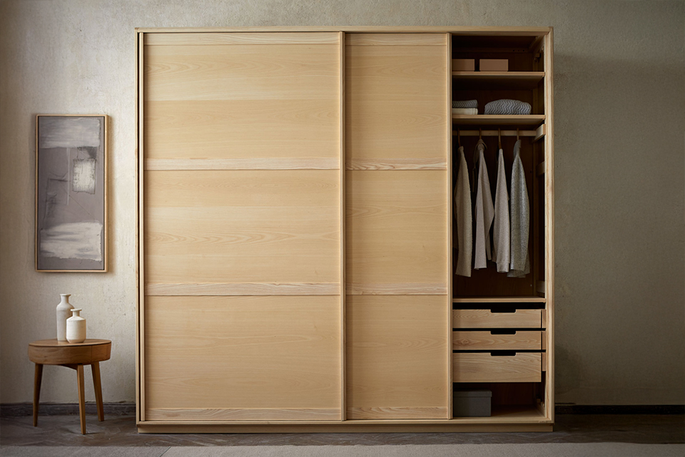 Massivholz Kleiderschrank mit Schiebetüren