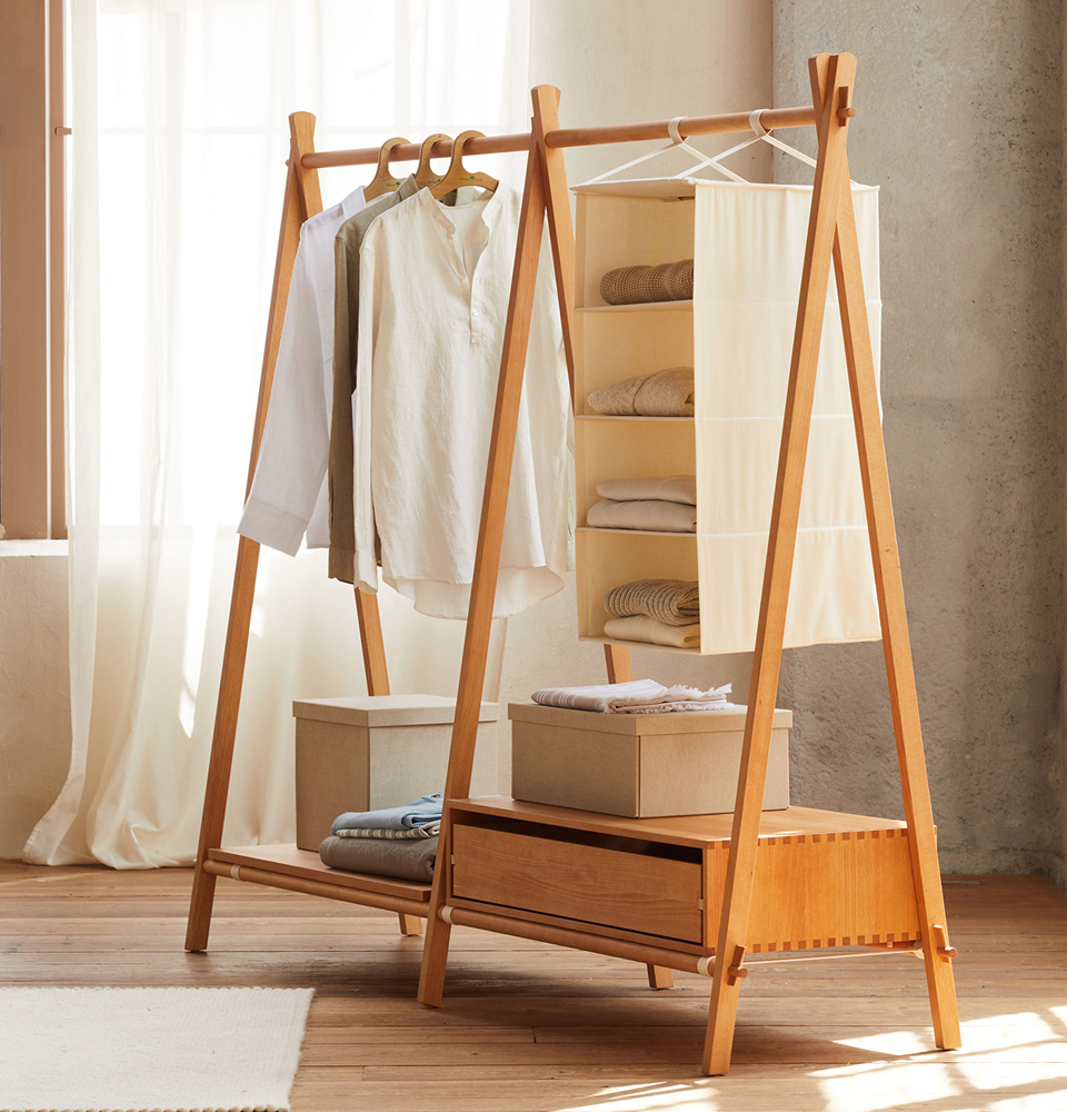 Kleiderständer Jukai Pur mit Anbauelementim Zimmer