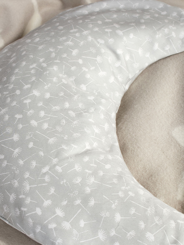 Stillkissen Mond mit blaugrauem Überzug