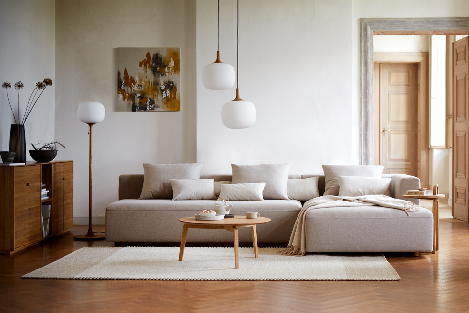 Ecksofa Sereno mit Cuchtisch im Wohnzimmer