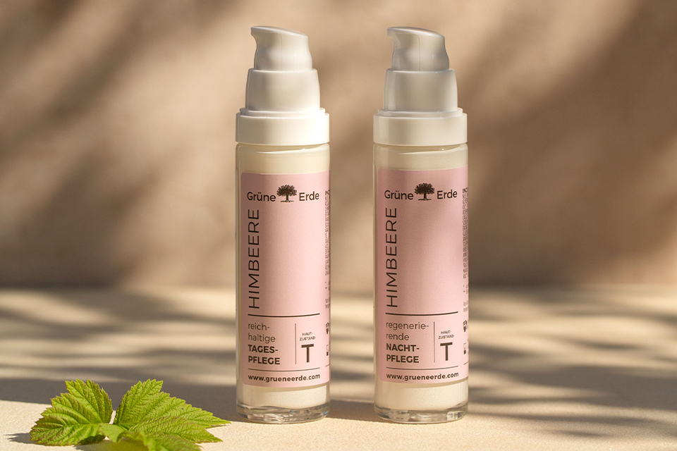 Tagespflege und Nachtpflege Himbeere in Glasflaschen ohne Deckel