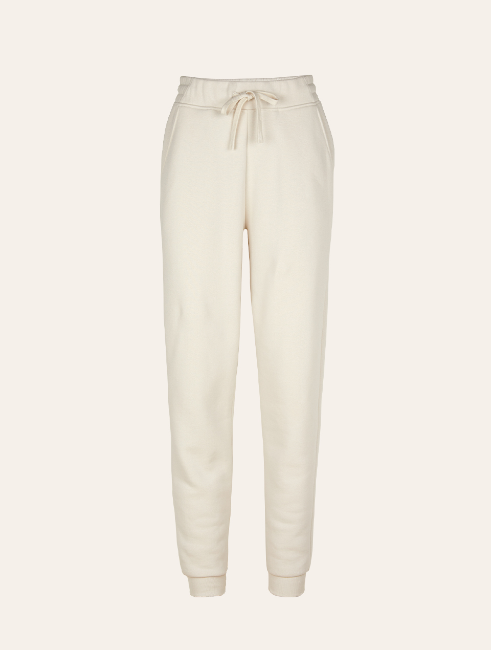 Helle Jogginghose vor weißem Hintergrund