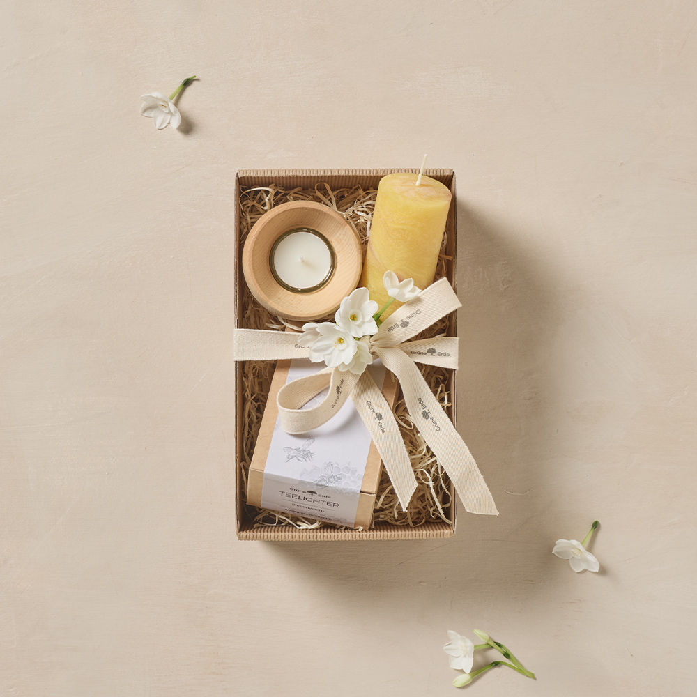 Geschenkbox Kerzenstimmung auf beigem Hintergrund