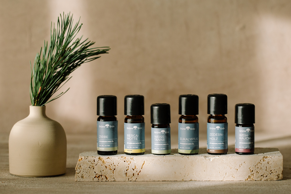 verschiedene Aromaöle sind nebeneinander aufgestellt