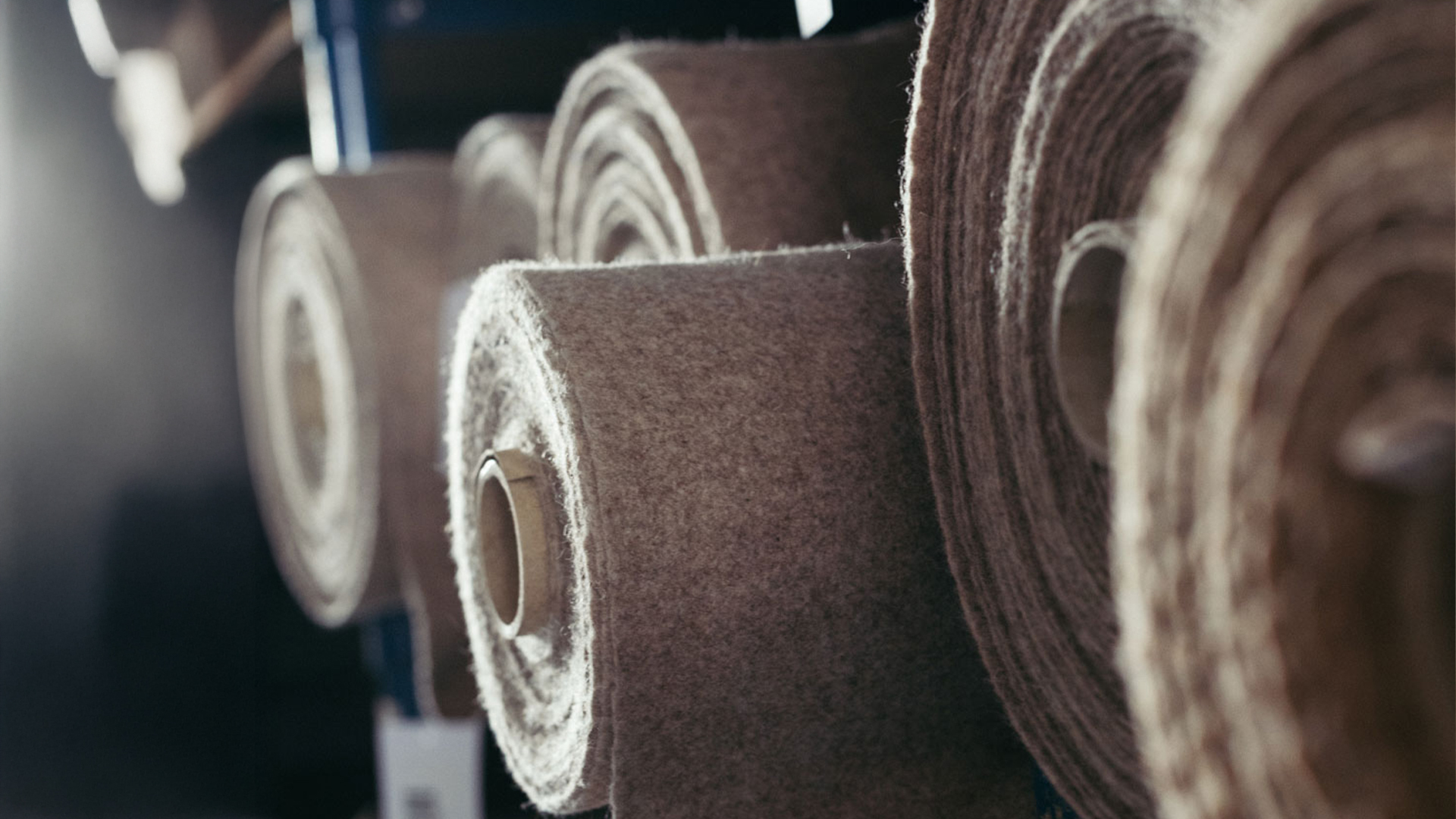 Stoffrollen aufeinander gestapelt