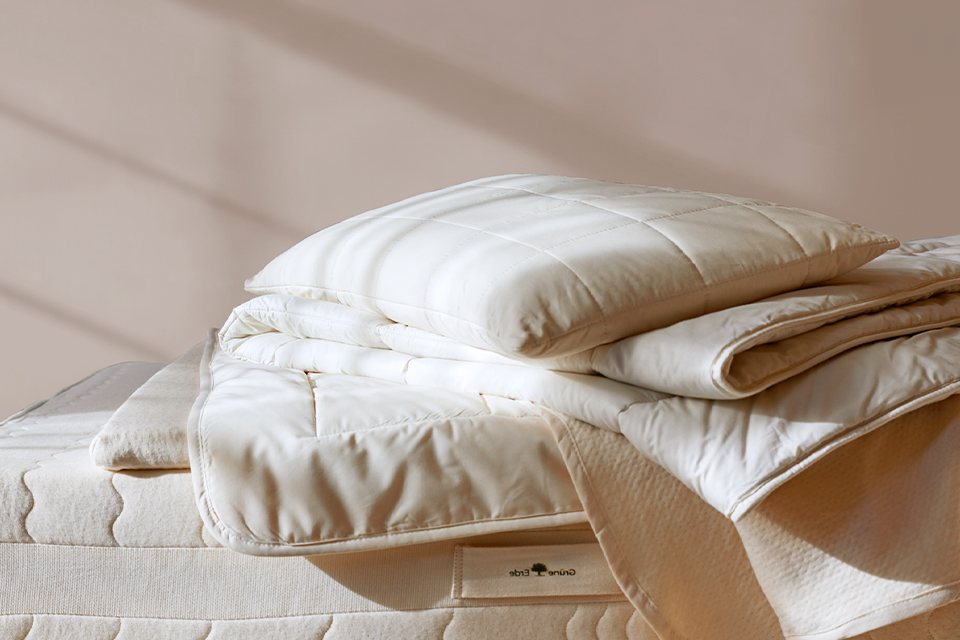 Ökologische Bettwaren auf einer hochwertigen Naturmatratze