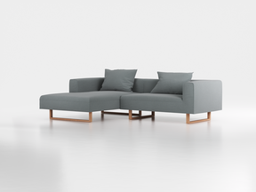 Lounge-Sofa Sereno inkl. 2 Kissen (70x55 cm), B 267 x T 180 cm, Liegeteil links, Kufenfuß, mit Bezug Wollstoff Elverum Grüngrau (84), Eiche