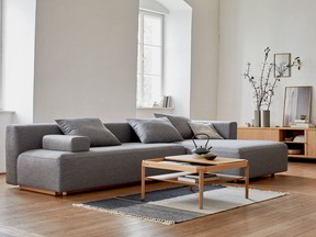 Lounge-Sofa Sereno mit Schlaffunktion, Bodennah, mit Bezug Wollstoff Tano Natur, Buche