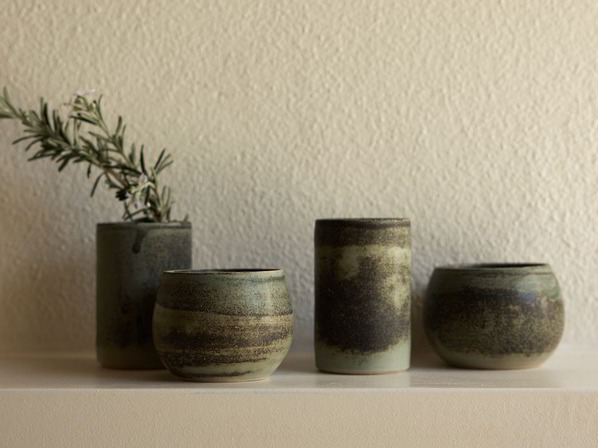 Keramik Becher, grün,  Zylinderform & Kugelform