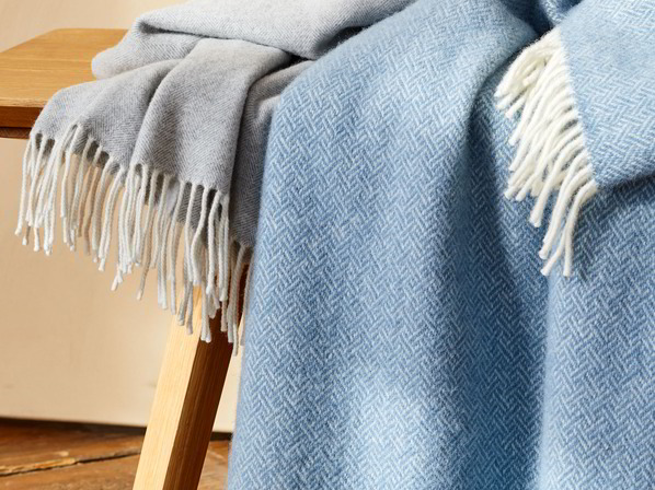 Wohndecke Selma, taubenblau & Wohndecke Lady Grey