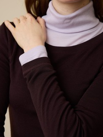 Langarmshirt aus Bio Wolle, aubergine