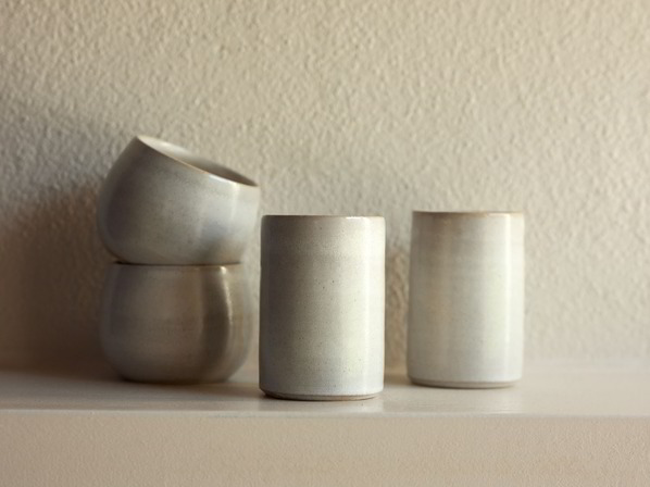 Keramik Becher, weiss, Zylinderform & Kugelform