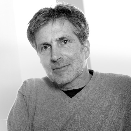 Erfahren Sie mehr: Des Designer Stefan Radner gestaltete für uns Produkte wie das Modulsystem Esempio, das Bett Alpina oder den Kleiderschrank Hiraki.