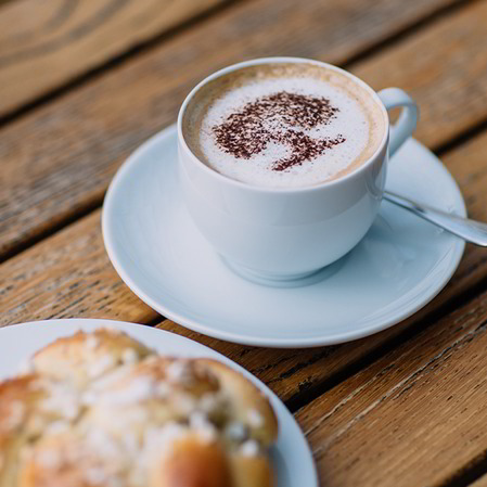 Kaffee auf einem Tisch in der Grüne Erde-Welt