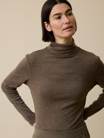 Rollkragenshirt aus Bio Wolle, walnuss melange