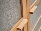 Handwerkliches Detail: Türverriegelung und Schiebegriff ganz aus Holz
