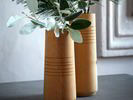 Vase mit Rillen aus Zirbenholz