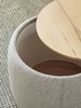 Tambor: Deckel und Boden aus naturgeöltem Holz, innen und außen sauber tapeziert