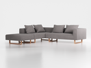Ecksofa Sereno, 276 x 276 cm, inkl. 4 Kissen (70 x 55 cm), Liegeteil links, Kufenfuß, mit Bezug Wollstoff Elverum Mocca (73), Eiche
