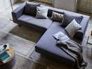 Lounge-Sofa Sereno inkl. 2 Kissen, Liegeteil links, Kufenfuß, mit Bezug Wollstoff Elverum Torfblau, Eiche