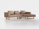 Lounge-Sofa Sereno inkl. 3 Kissen (70x55 cm), B 297 x T 180 cm, Liegeteil rechts, Kufenfuß, mit Bezug Wollstoff Stavang Sand (66), Eiche
