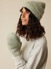 Strickmütze und Handschuhe aus Alpakawolle und Baumwolle, salbei